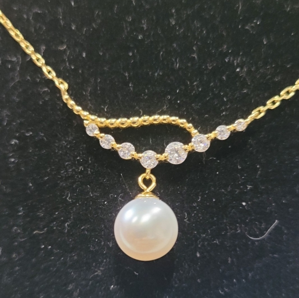 Freshwater pearl necklace